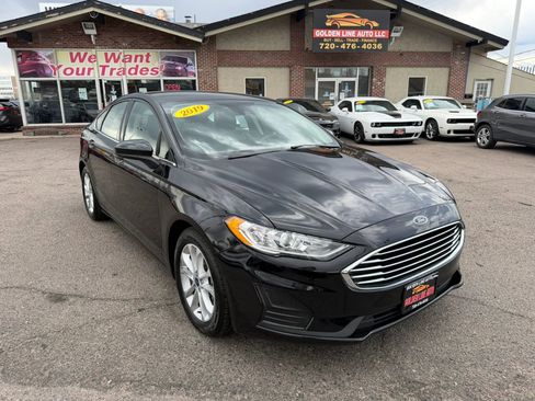 Used 2019 Ford Fusion SE image 2