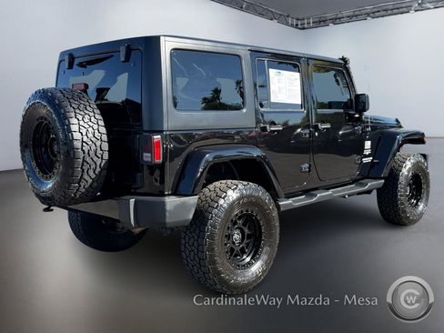 Used 2017 Jeep Wrangler Unlimited Sahara AWD/4WD image 4