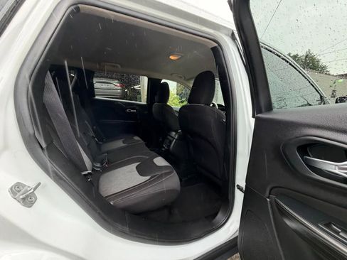Used 2014 Jeep Cherokee Latitude w/ Comfort/Convenience Group FWD image 27