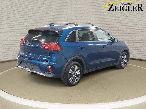 Used 2022 Kia Niro EX Premium image 5