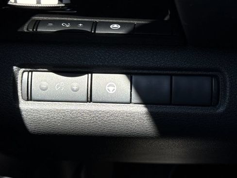 Used 2024 Nissan Pathfinder SV AWD/4WD image 30