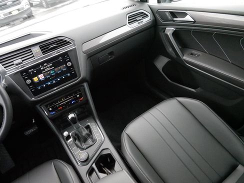 Certified 2024 Volkswagen Tiguan SE image 11
