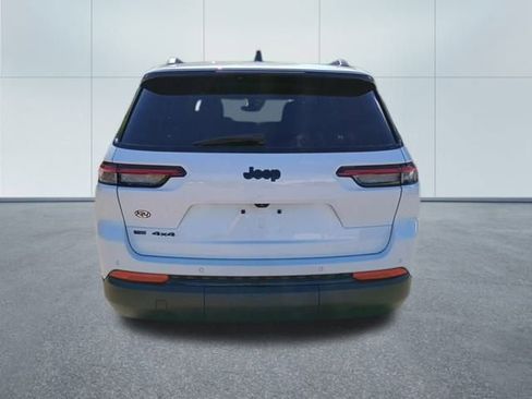 Used 2022 Jeep Grand Cherokee L Laredo image 4
