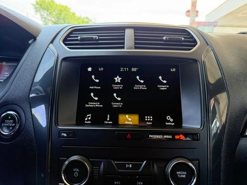 Used 2018 Ford Explorer XLT w/ Equipment Group 202A AWD/4WD image 36