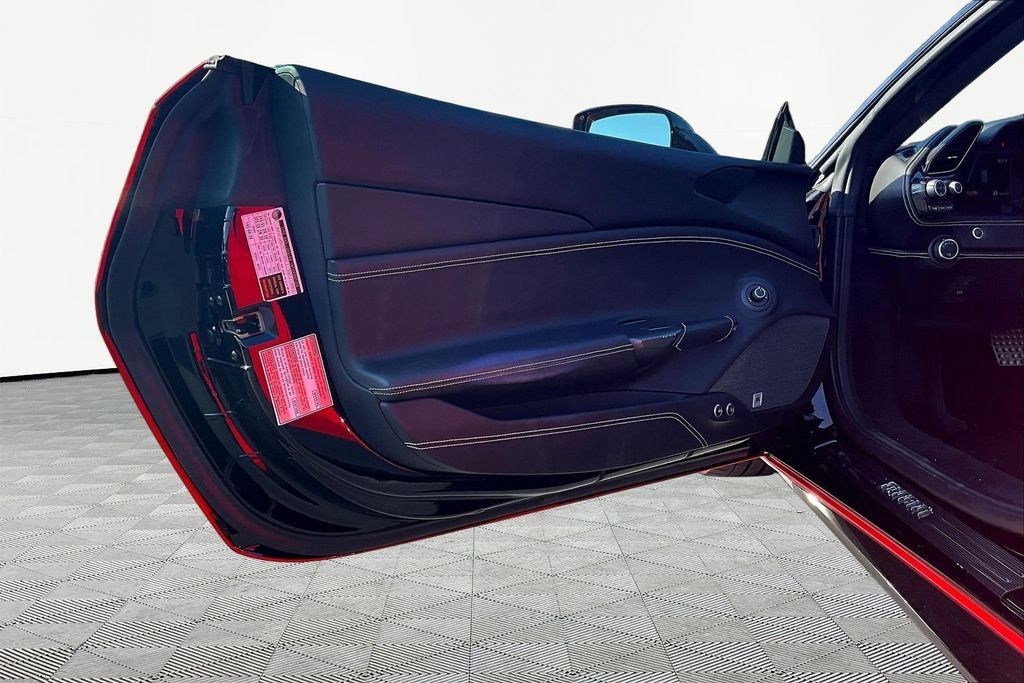 Used 2018 Ferrari 488 GTB RWD image 16