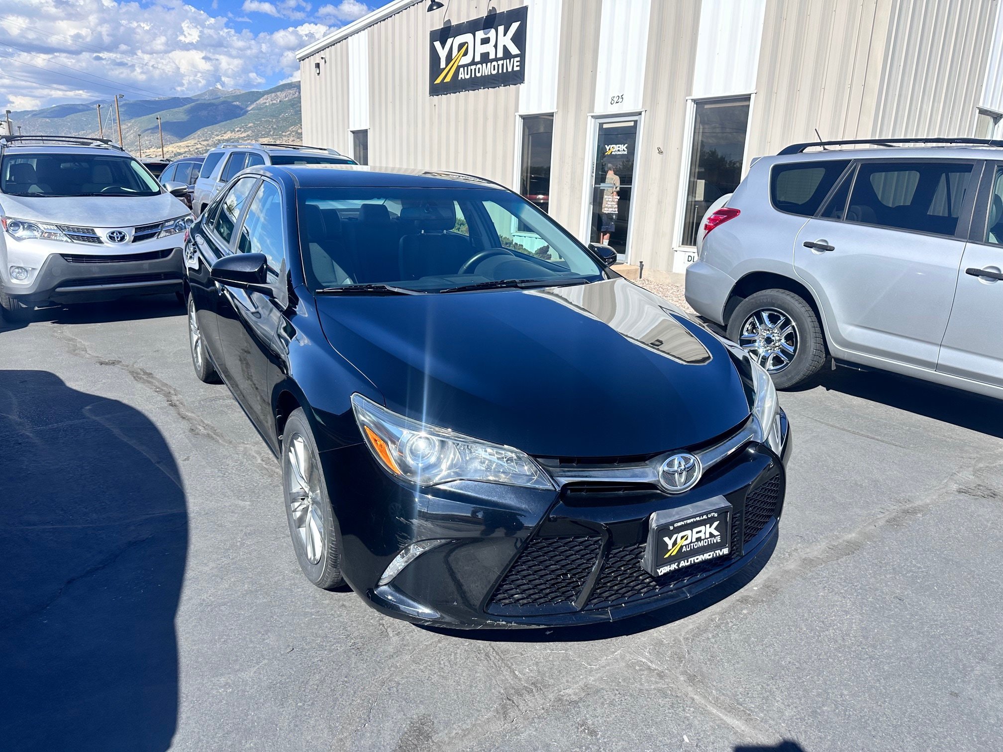 Used 2017 Toyota Camry SE FWD image 1