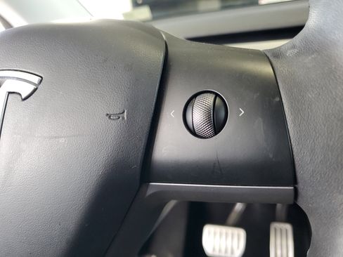 Used 2023 Tesla Model Y Performance AWD/4WD image 24