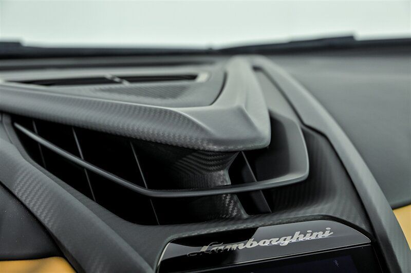Used 2024 Lamborghini Revuelto AWD/4WD image 71