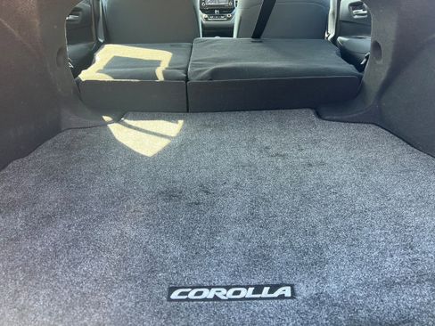 Used 2021 Toyota Corolla LE w/ Carpet Mat Package (TMS) image 12