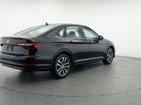 Used 2025 Volkswagen Jetta SE FWD image 9