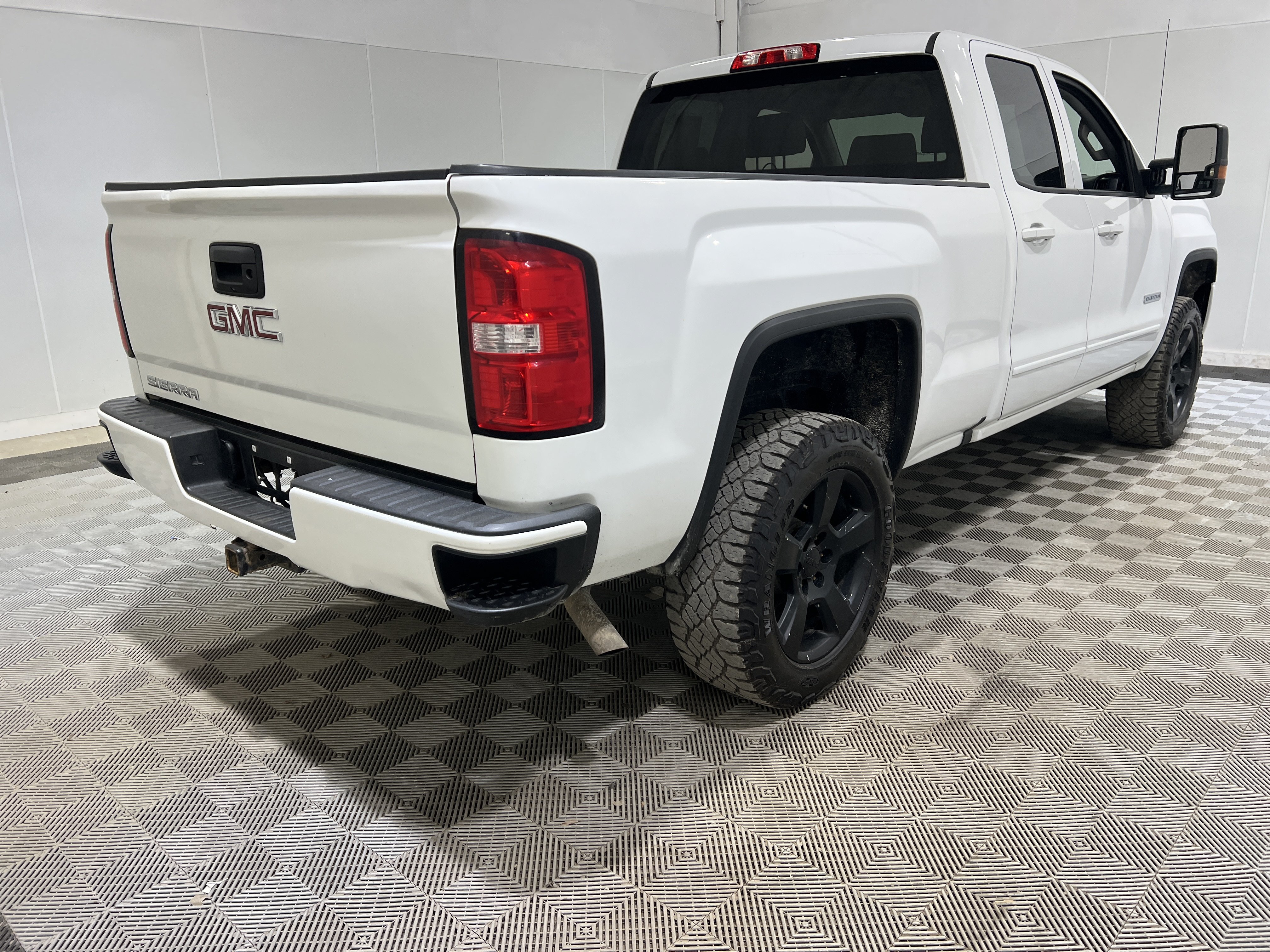 Used 2017 GMC Sierra 1500 4x4 Double Cab w/ Elevation Edition image 3