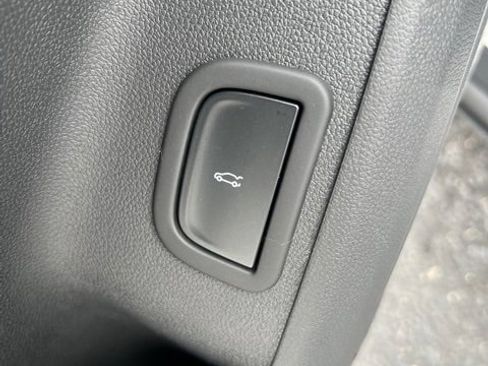 New 2026 Chevrolet Traverse LT w/ LPO, Floor Liner Package image 9