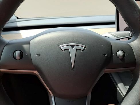 Used 2024 Tesla Model Y Long Range AWD/4WD image 12