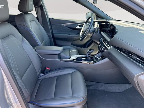 Used 2024 Buick Envista Sport Touring w/ Convenience I Package FWD image 28