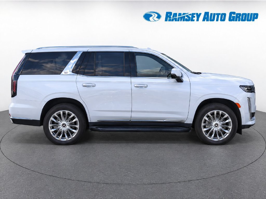 Used 2021 Cadillac Escalade Premium Luxury w/ LPO, Illumination Package AWD/4WD image 8