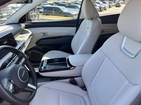 Used 2025 Hyundai Tucson Limited image 11