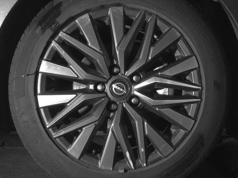 Used 2025 Nissan Altima 2.5 SV FWD image 13