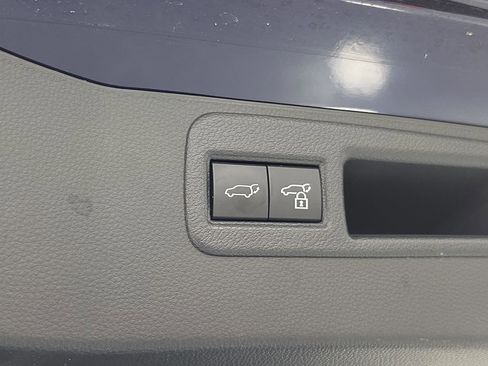 Used 2023 Toyota Venza LE AWD/4WD image 33