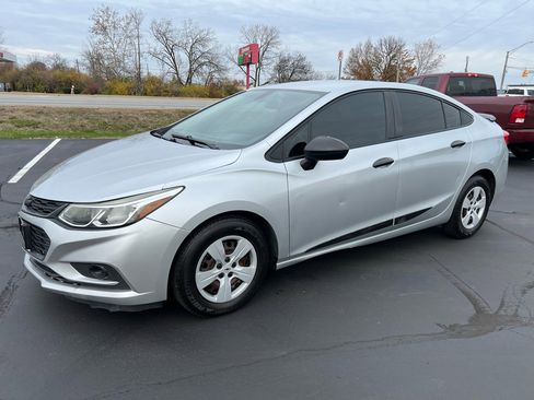 Used 2018 Chevrolet Cruze LS image 2