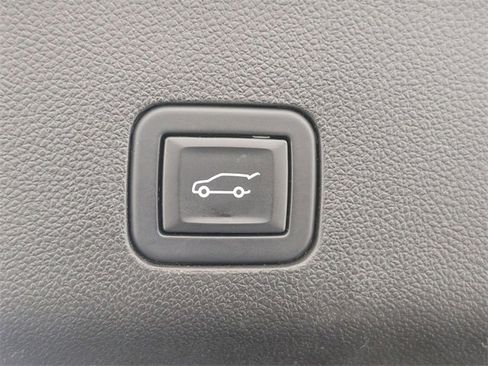 Used 2021 GMC Yukon Denali w/ Denali Ultimate Package image 34