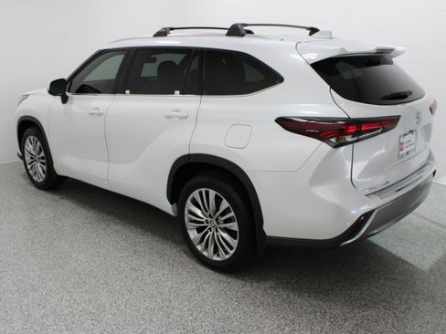 Used 2026 Toyota Highlander Platinum AWD/4WD image 8