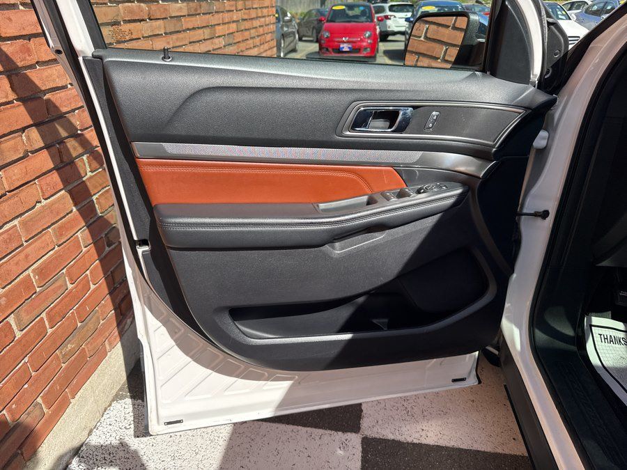 Used 2019 Ford Explorer XLT w/ Equipment Group 202A AWD/4WD image 38