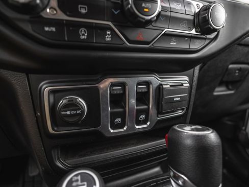 Used 2021 Jeep Wrangler Sport AWD/4WD image 16