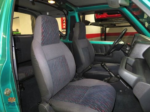Used 1995 Geo Tracker 2WD 2-Door image 6