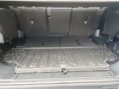 New 2026 Land Rover Defender 110 X-Dynamic SE AWD/4WD image 12