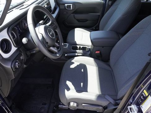 Used 2025 Jeep Wrangler Unlimited Sport AWD/4WD image 19