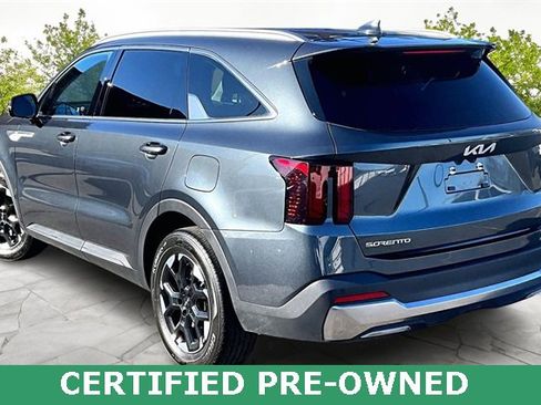 Certified 2025 Kia Sorento S image 12