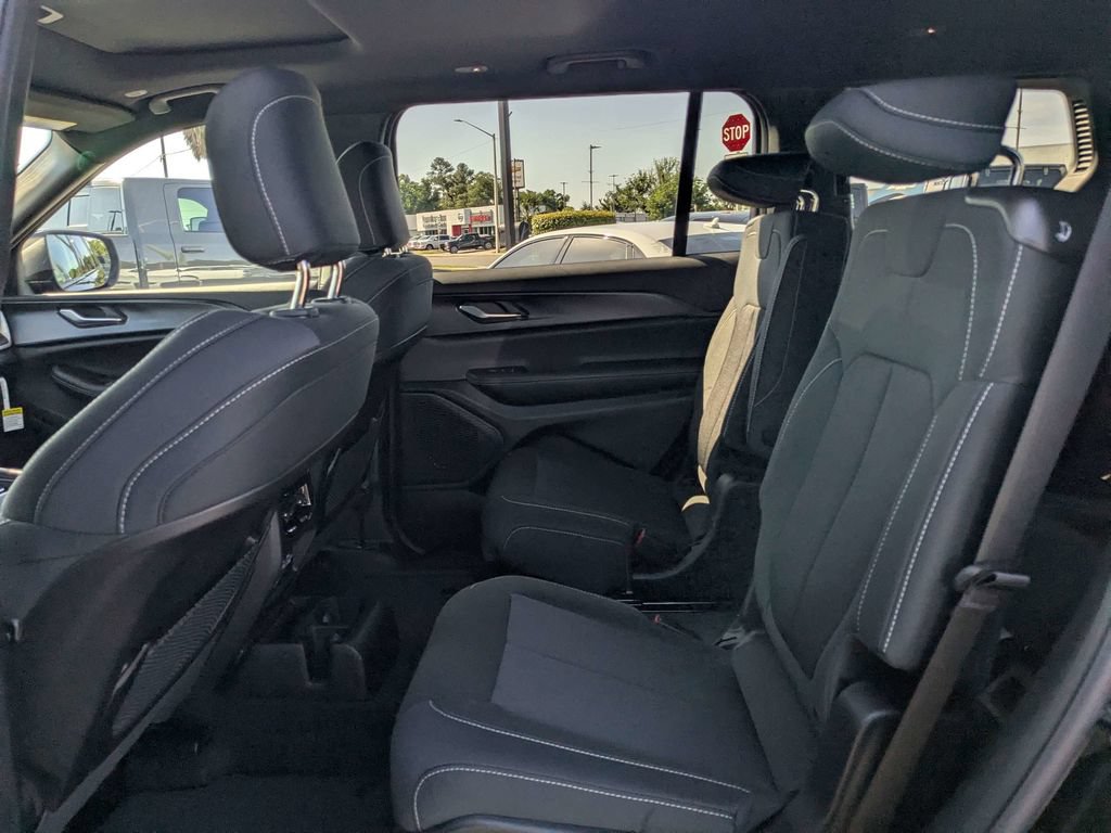 New 2026 Jeep Grand Cherokee L 4WD image 15