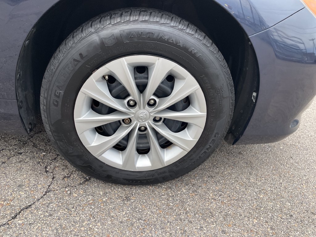 Used 2016 Toyota Camry LE FWD image 11