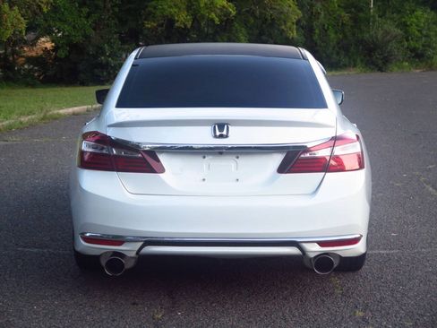 Used 2017 Honda Accord Sport image 4