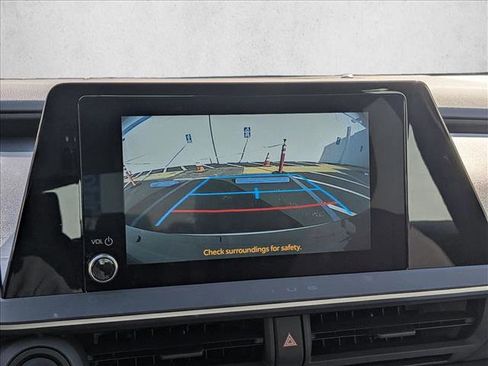 Used 2024 Toyota Prius LE image 17