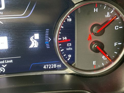 Used 2019 Chevrolet Blazer RS w/ Sun and Wheels Package FWD image 12