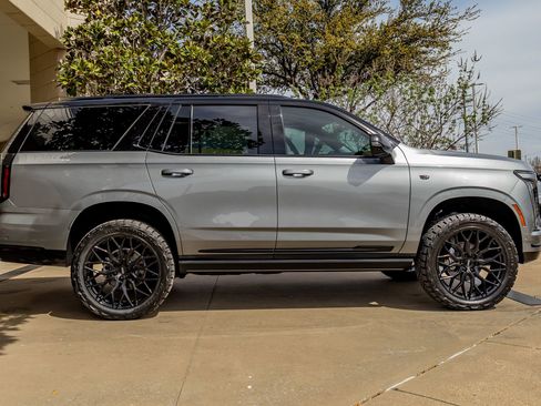 Used 2026 Cadillac Escalade Platinum Sport w/ LPO, ONYX Package image 11