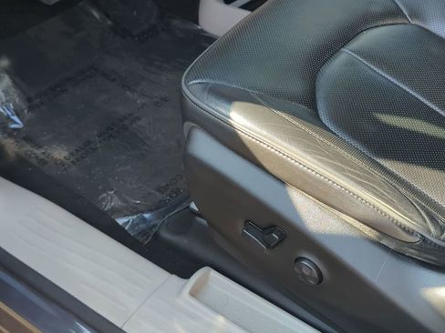 Certified 2019 Chrysler Pacifica Limited w/ Tire & Wheel Group image 11