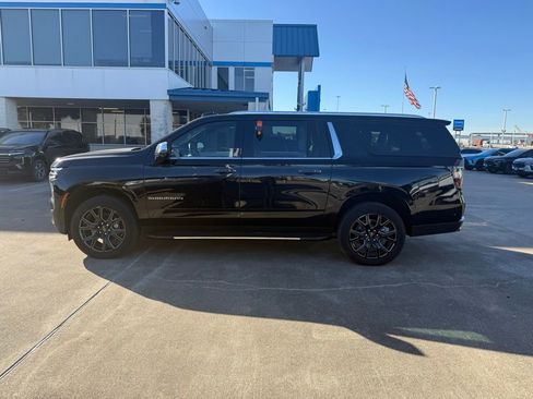 New 2025 Chevrolet Suburban Premier image 16