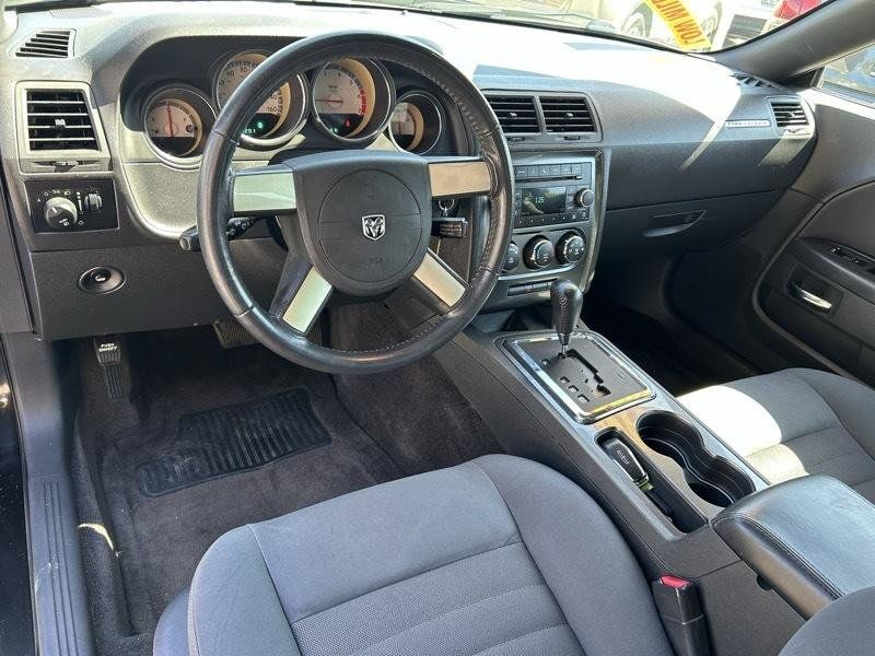Used 2010 Dodge Challenger R/T RWD image 8