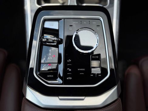 Used 2024 BMW 760i xDrive w/ Premium Package 2 image 61