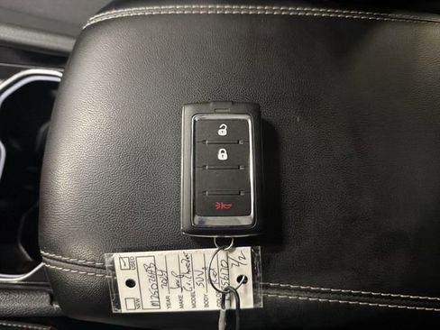 Used 2024 Jeep Grand Cherokee Laredo X image 30