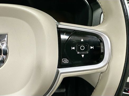 Used 2020 Volvo XC90 T5 Momentum w/ Protection Package Premier AWD/4WD image 38