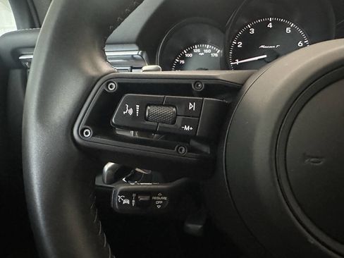 Used 2023 Porsche Macan Turbo image 32