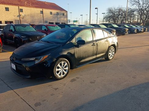 Used 2024 Toyota Corolla LE image 1