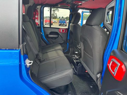 Used 2021 Jeep Gladiator Sport image 11