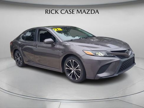 Used 2020 Toyota Camry SE image 8
