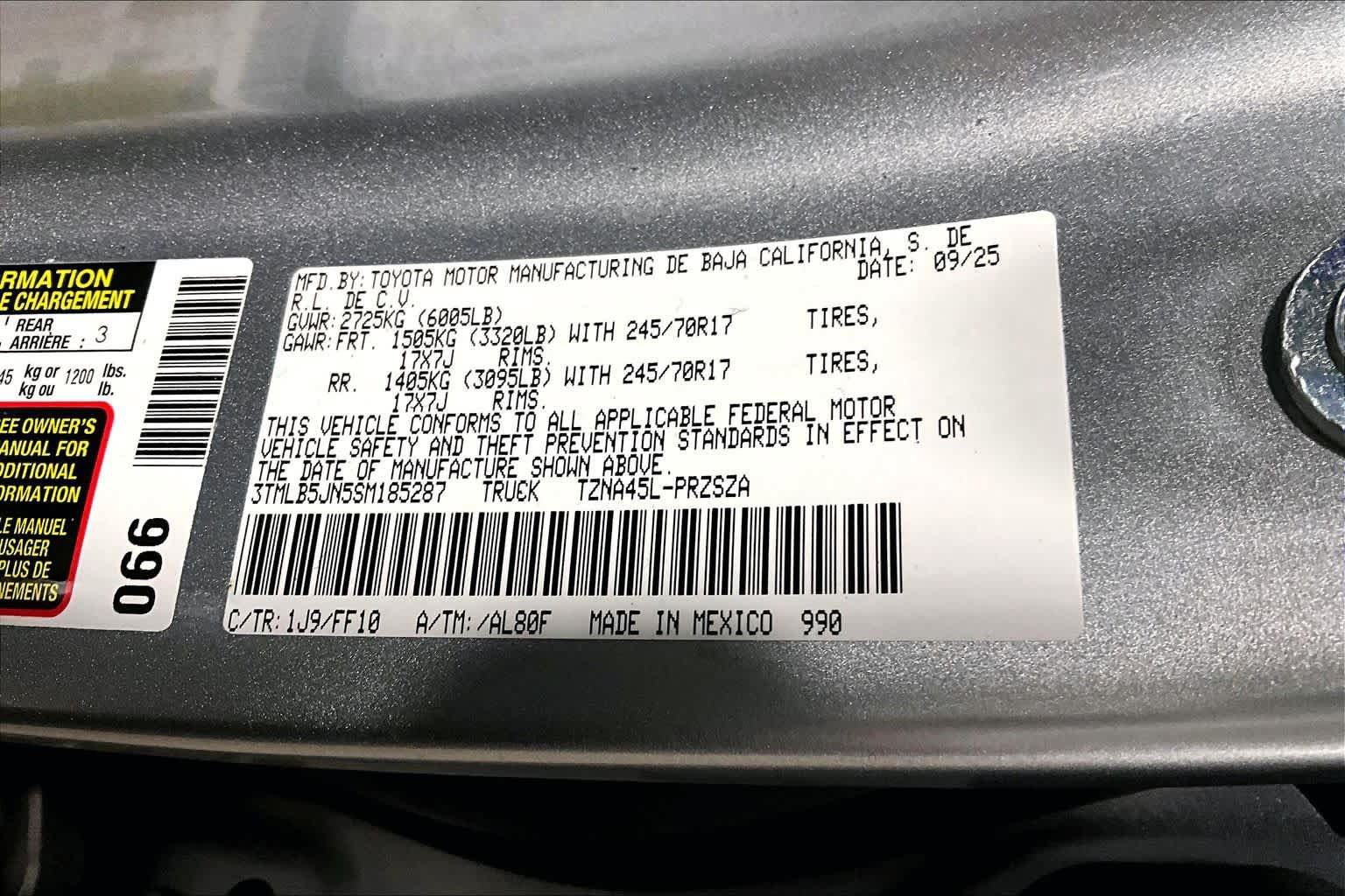 Certified 2025 Toyota Tacoma SR5 AWD/4WD image 33