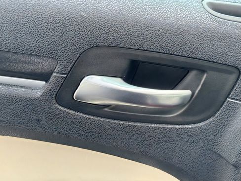 Used 2019 Chrysler 300 Touring w/ Sport Appearance Package image 18