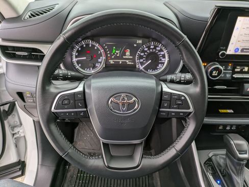 Used 2023 Toyota Highlander XLE image 9